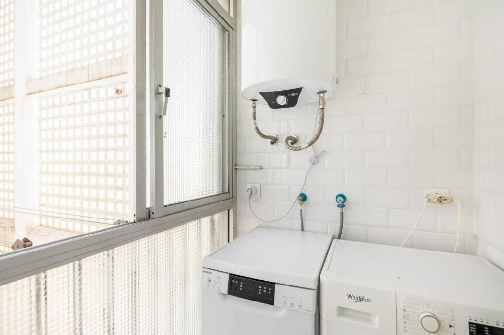 סביליה Apartamento Amplio Con 4 Habitaciones Y 2 Banos - Great Apartment With 4 Rooms - 2 Baths מראה חיצוני תמונה