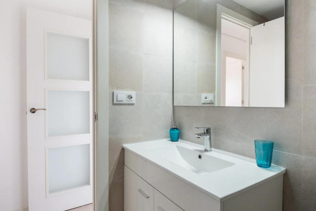 סביליה Apartamento Amplio Con 4 Habitaciones Y 2 Banos - Great Apartment With 4 Rooms - 2 Baths מראה חיצוני תמונה