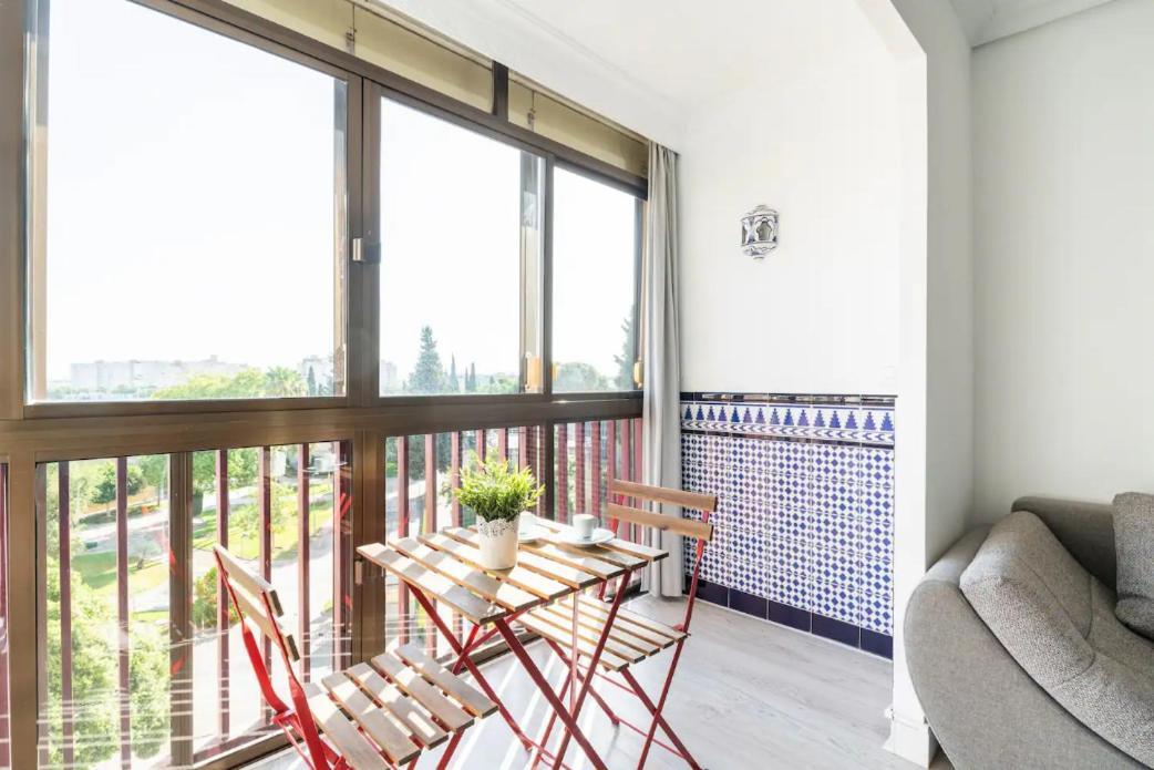 סביליה Apartamento Amplio Con 4 Habitaciones Y 2 Banos - Great Apartment With 4 Rooms - 2 Baths מראה חיצוני תמונה