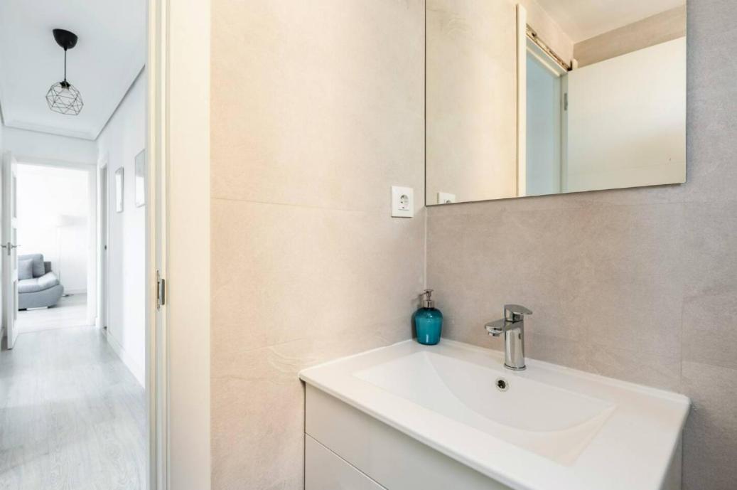סביליה Apartamento Amplio Con 4 Habitaciones Y 2 Banos - Great Apartment With 4 Rooms - 2 Baths מראה חיצוני תמונה