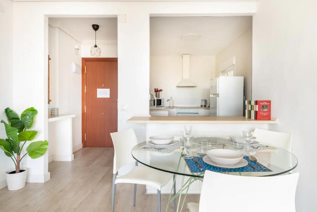 סביליה Apartamento Amplio Con 4 Habitaciones Y 2 Banos - Great Apartment With 4 Rooms - 2 Baths מראה חיצוני תמונה