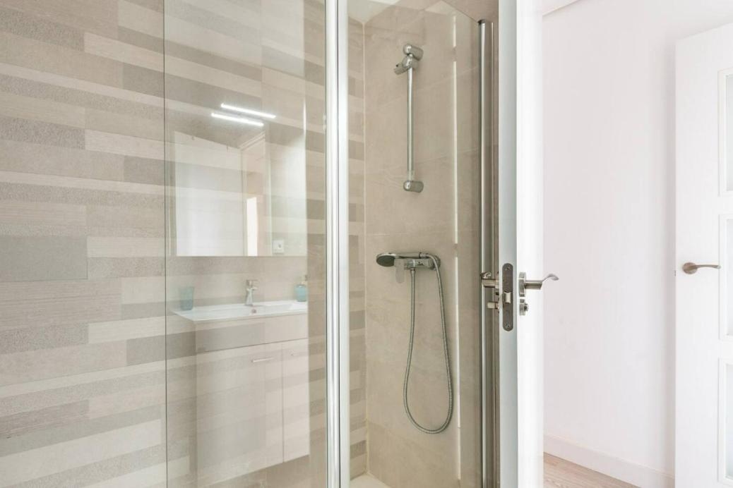 סביליה Apartamento Amplio Con 4 Habitaciones Y 2 Banos - Great Apartment With 4 Rooms - 2 Baths מראה חיצוני תמונה